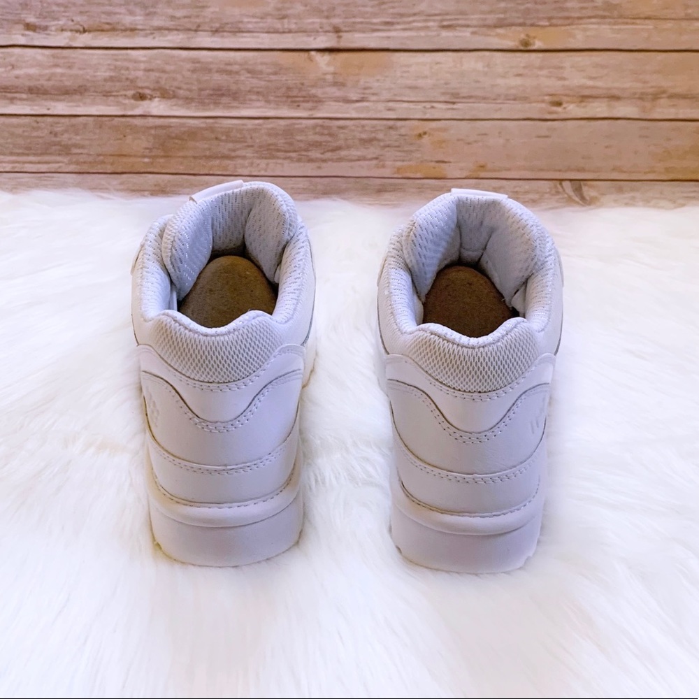 UGG Women’s Highland Sneakers In White - Picture 7 of 9